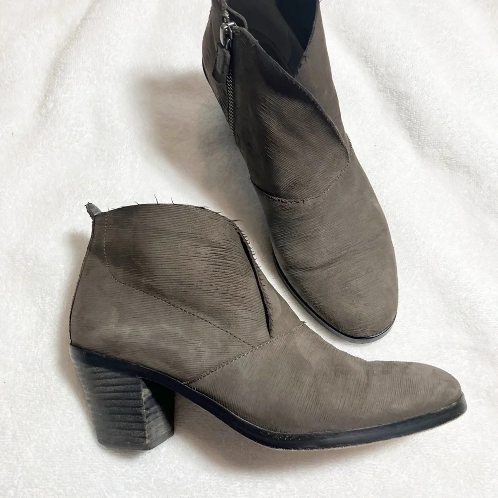 🔥Eileen Fisher Leisel textured leather ankle booties sz6.5